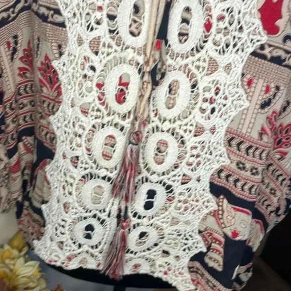 Alya Women’s Large Blouse - Picture 5 of 10